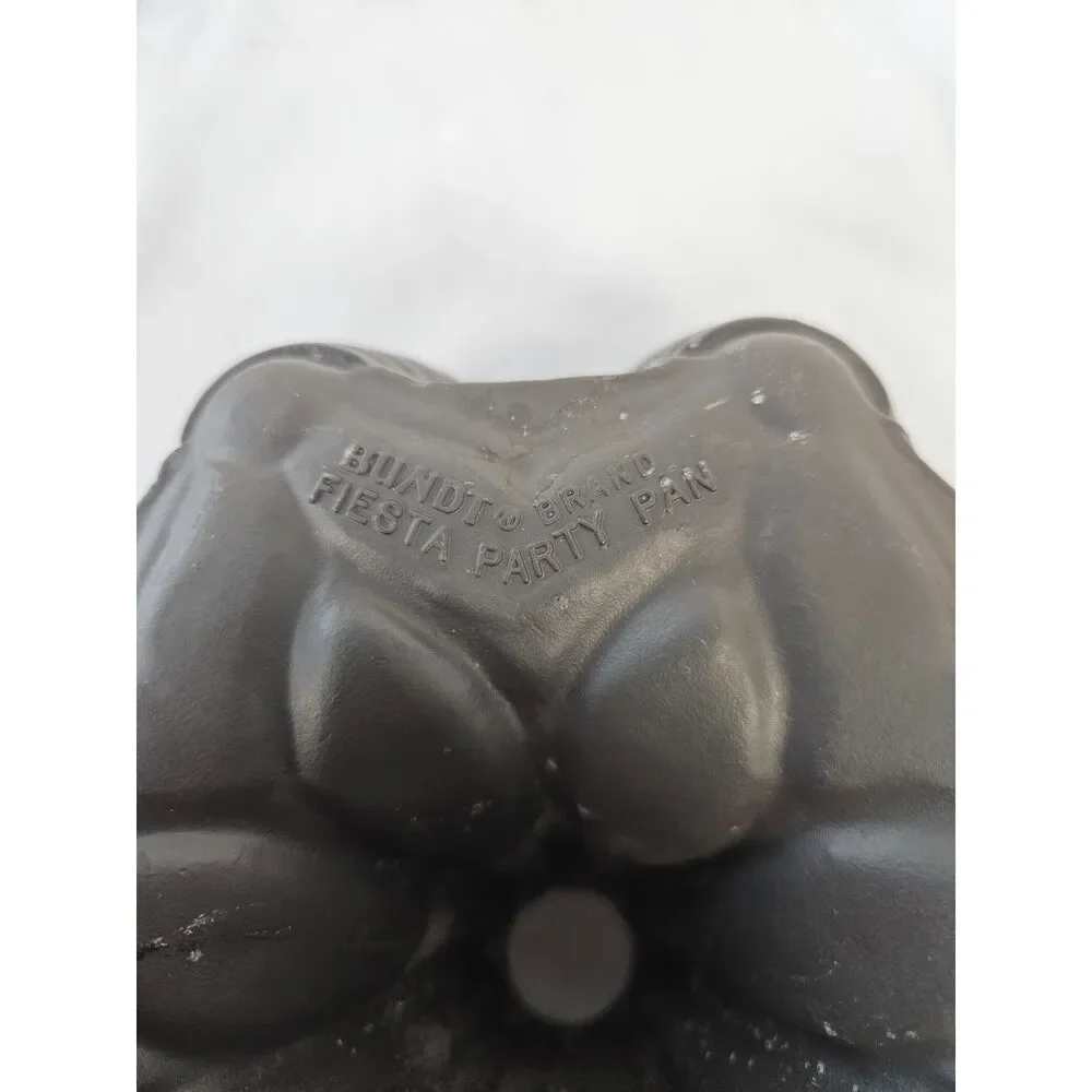 Vintage Nordic Ware Bundt Brand Fiesta Party Pan Cast Aluminum Black USA 9.5